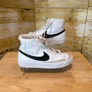 NIKE HIGH TOP WHITE LEATHER BLAZERS SZ. 7Y